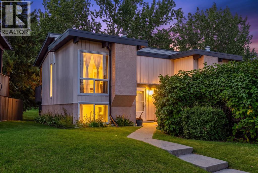 125 Oaktree Lane Sw, Calgary, Alberta T2V 4E3 - Photo 1 - A2345831