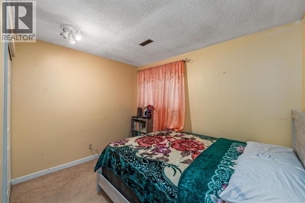 125 Oaktree Lane Sw, Calgary, Alberta T2V 4E3 - Photo 12 - A2345831
