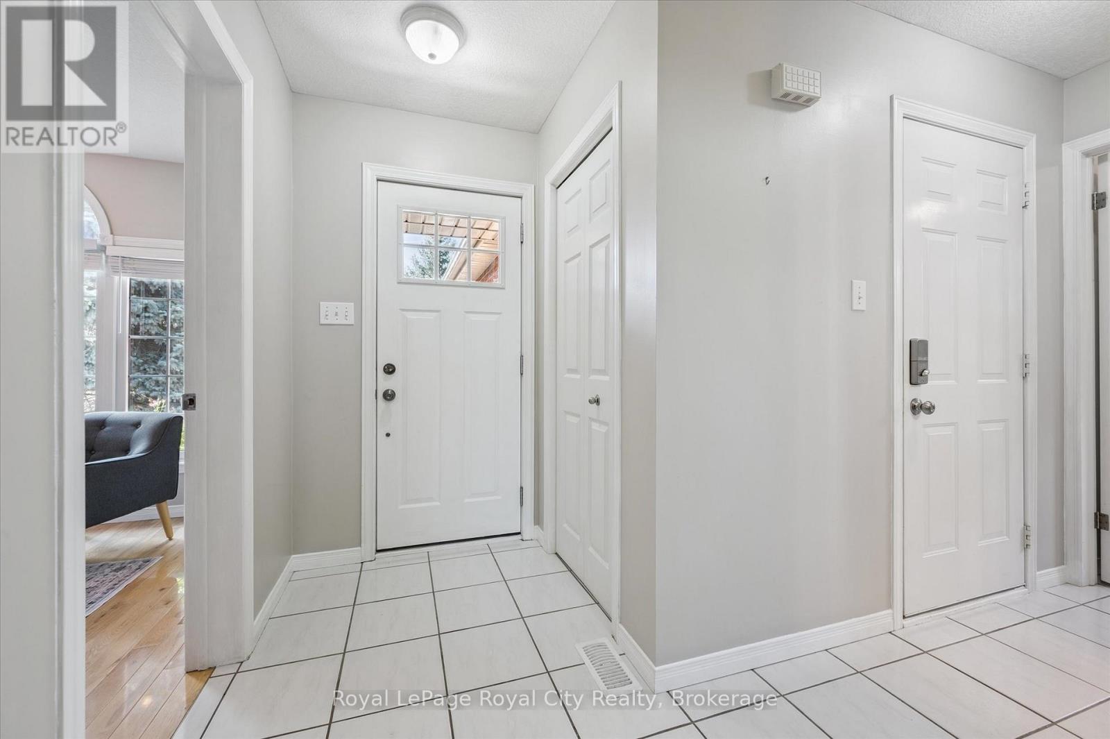 27 Oakridge Crescent, Guelph, Ontario  N1L 1J3 - Photo 4 - X13797556