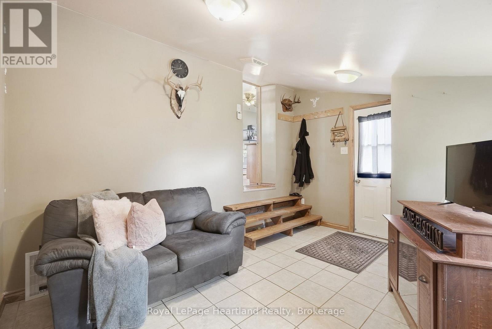 8 Clarke Street S, Minto, Ontario  N0G 1M0 - Photo 15 - X13797708