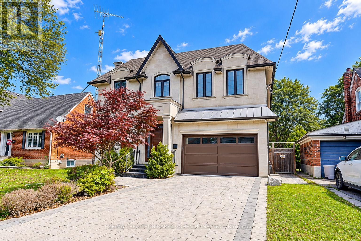 21 YORKVIEW DRIVE, Toronto, Ontario