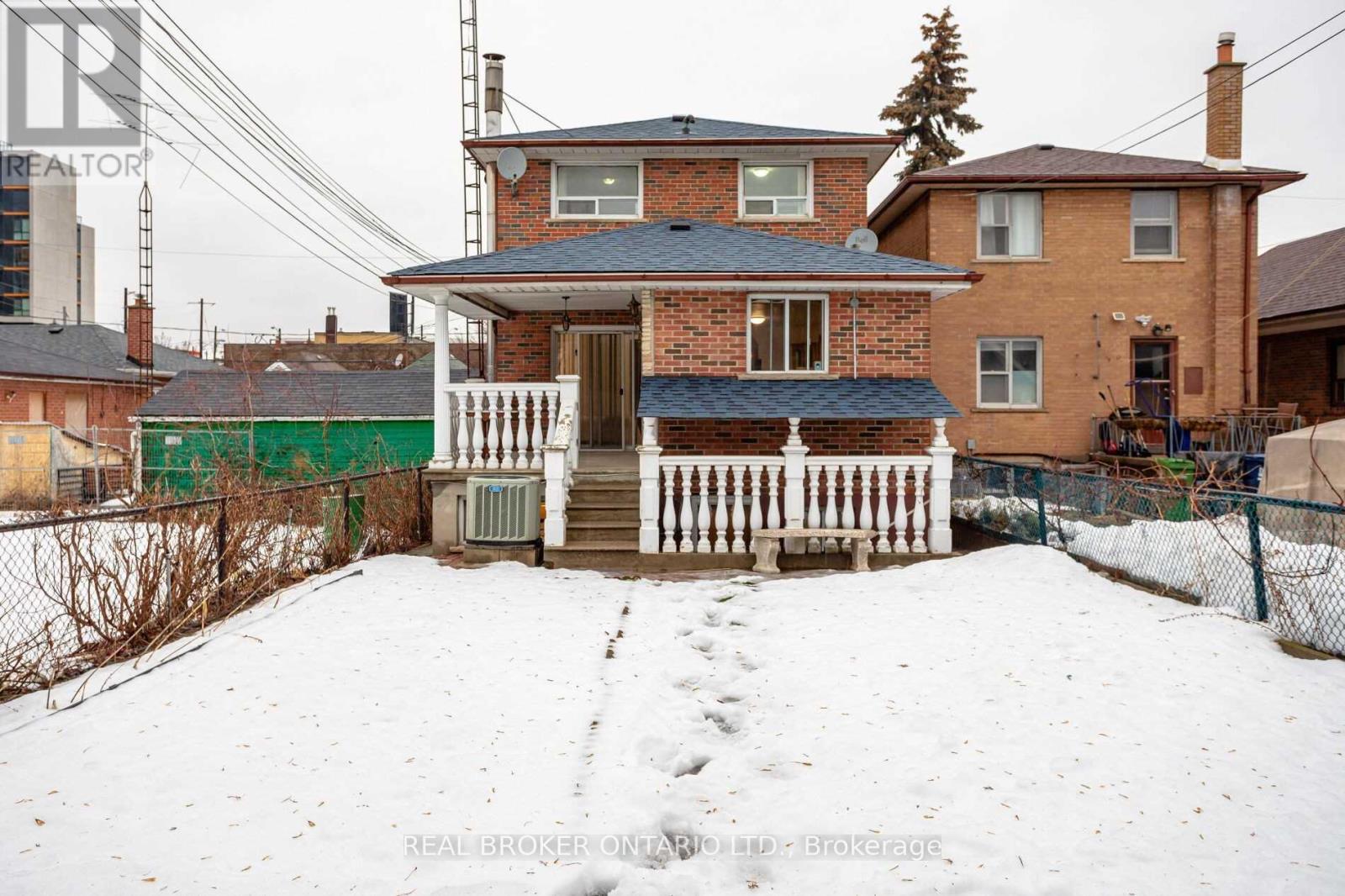 Upper - 57 Lanark Avenue, Toronto, Ontario  M6C 2B5 - Photo 10 - C13797806