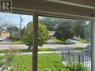 17 Huddleston Court, Toronto, Ontario  M1L 4L1 - Photo 4 - E13797766