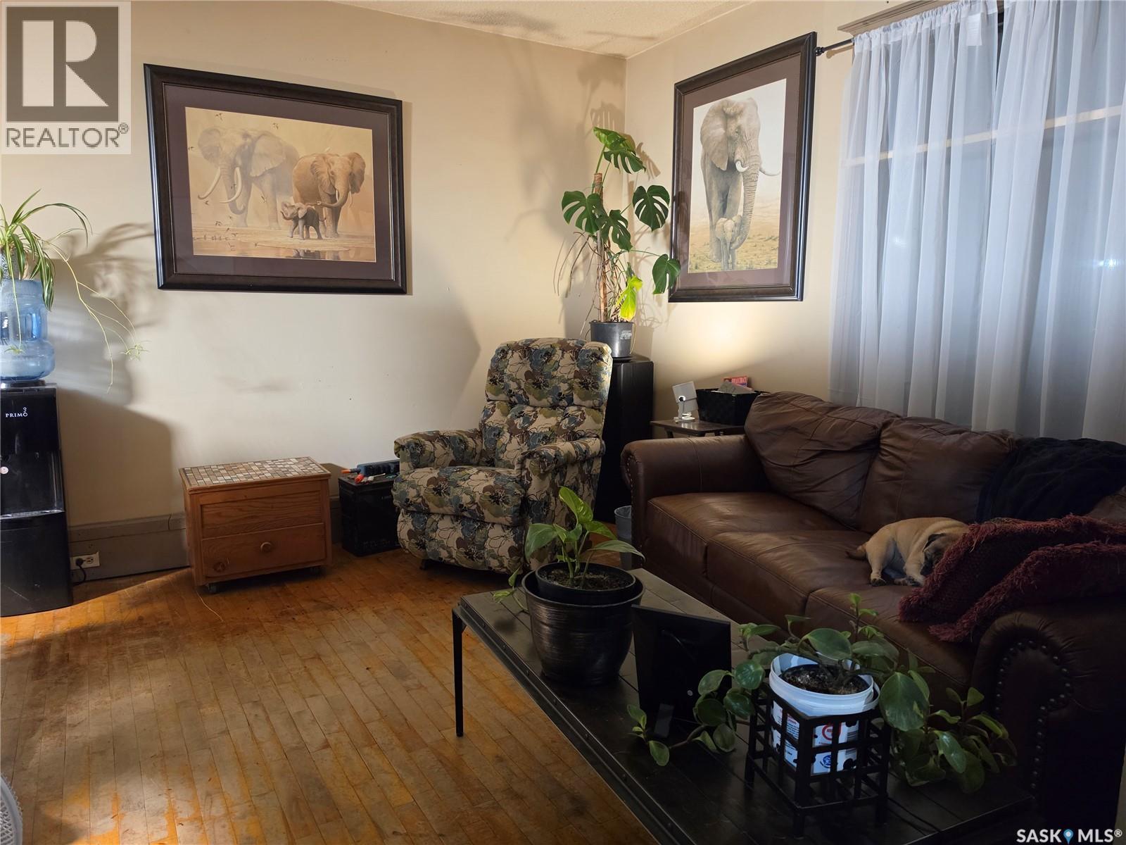 1346 Rae STREET photo 3