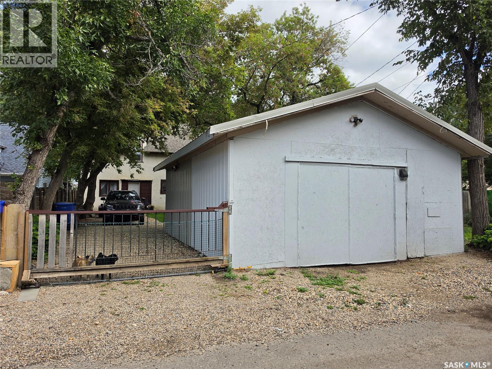 1346 Rae STREET photo 17