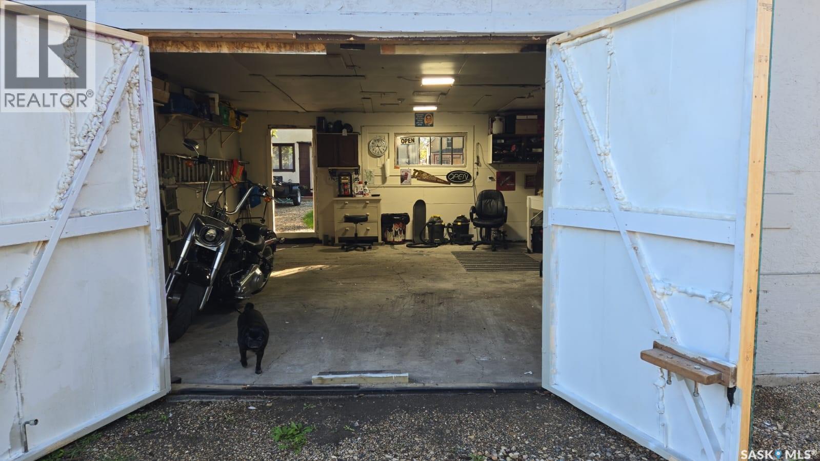 1346 Rae STREET photo 24
