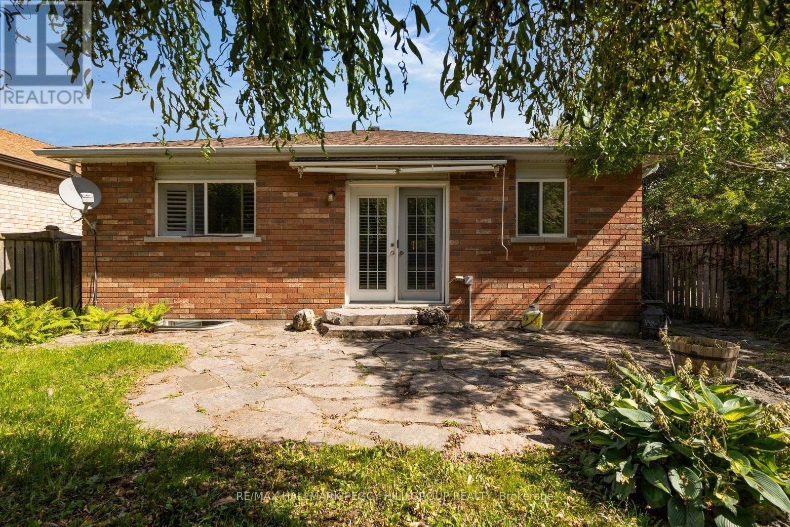 2 Brown Wood Drive, Barrie (Little Lake), Ontario  L4M 6N4 - Photo 13 - S13797704