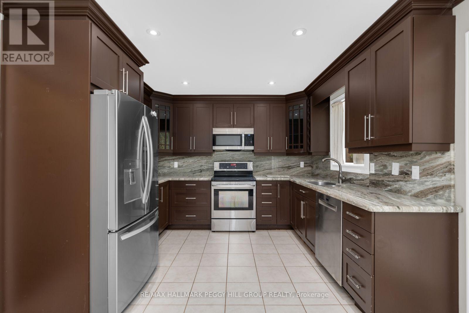 2 Brown Wood Drive, Barrie (Little Lake), Ontario  L4M 6N4 - Photo 2 - S13797704