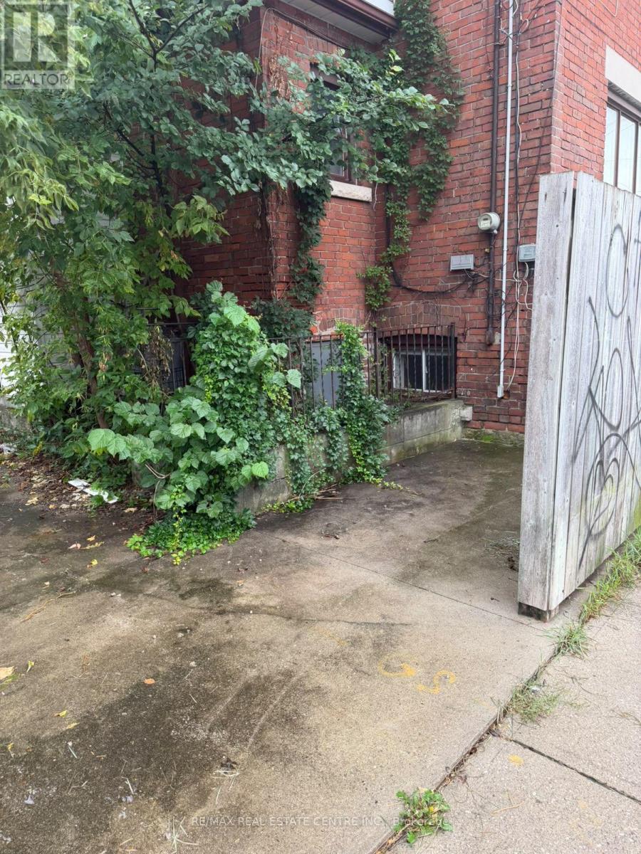 221 WESTMORELAND AVENUE, Toronto, Ontario