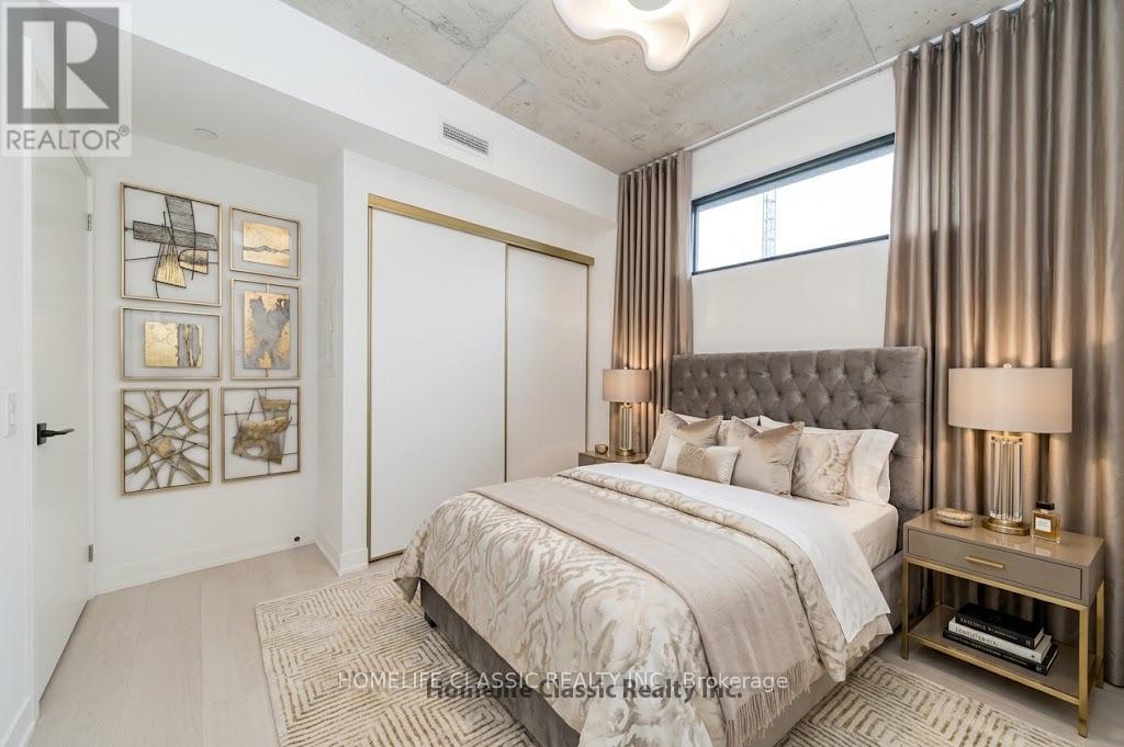 1 Vine Avenue, Toronto, Ontario  M6P 0C8 - Photo 11 - W13797576