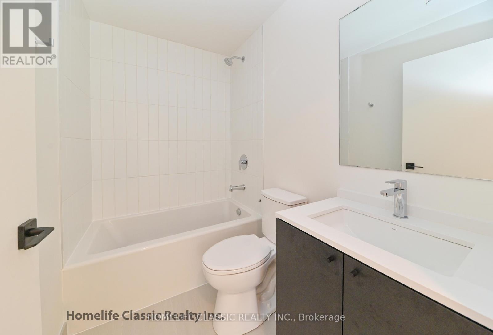 1 Vine Avenue, Toronto, Ontario  M6P 0C8 - Photo 13 - W13797576