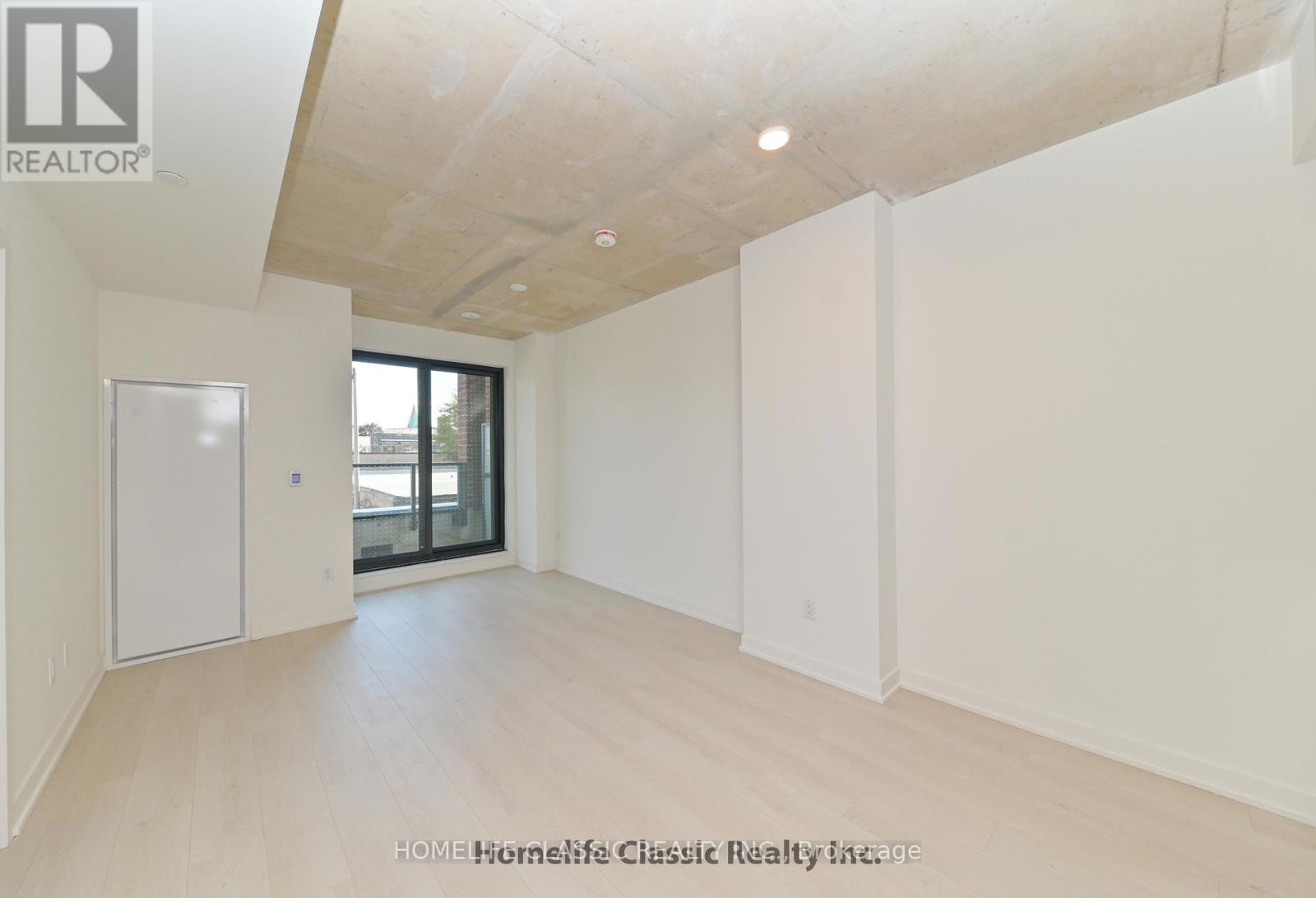 1 Vine Avenue, Toronto, Ontario  M6P 0C8 - Photo 2 - W13797576