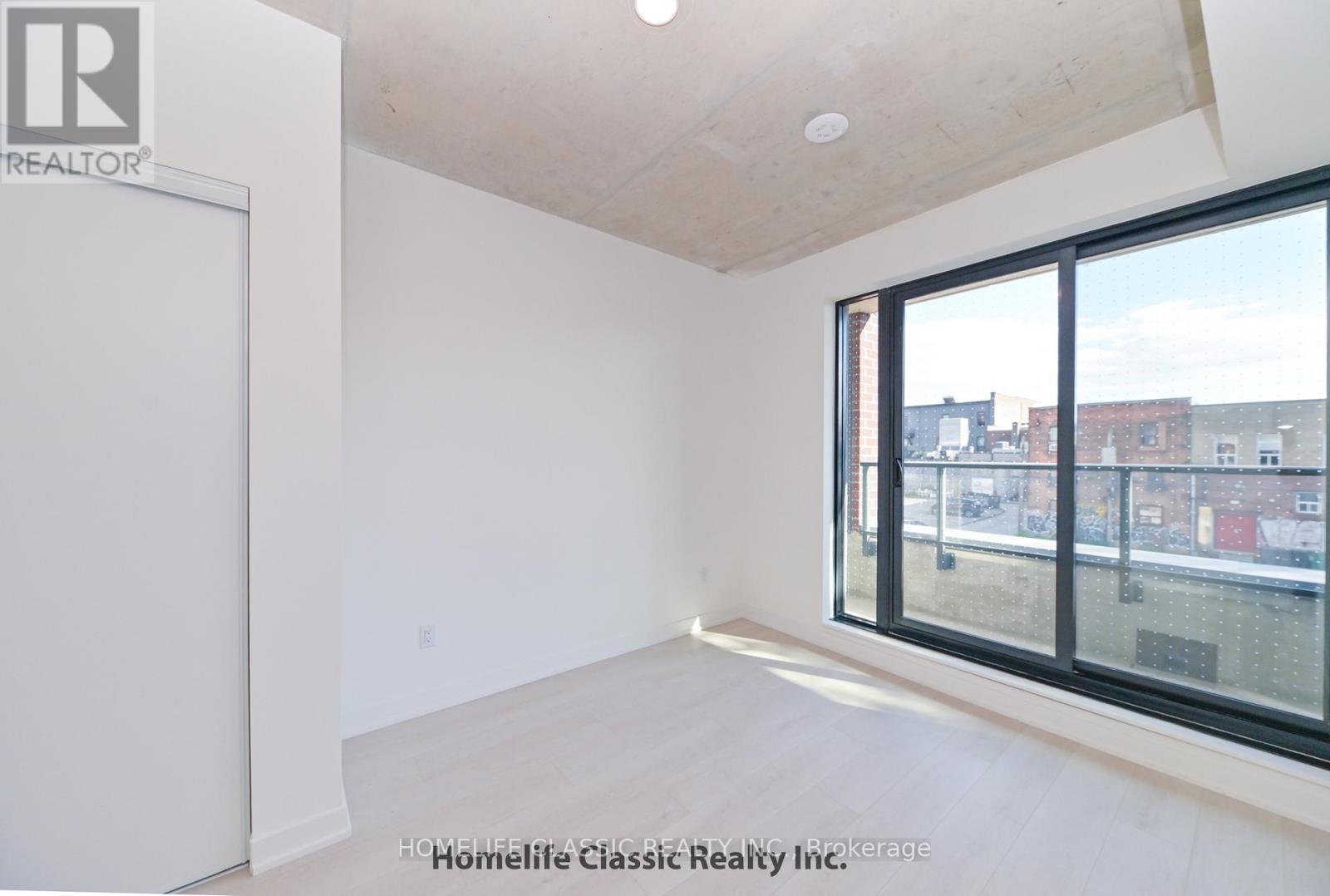 1 Vine Avenue, Toronto, Ontario  M6P 0C8 - Photo 6 - W13797576