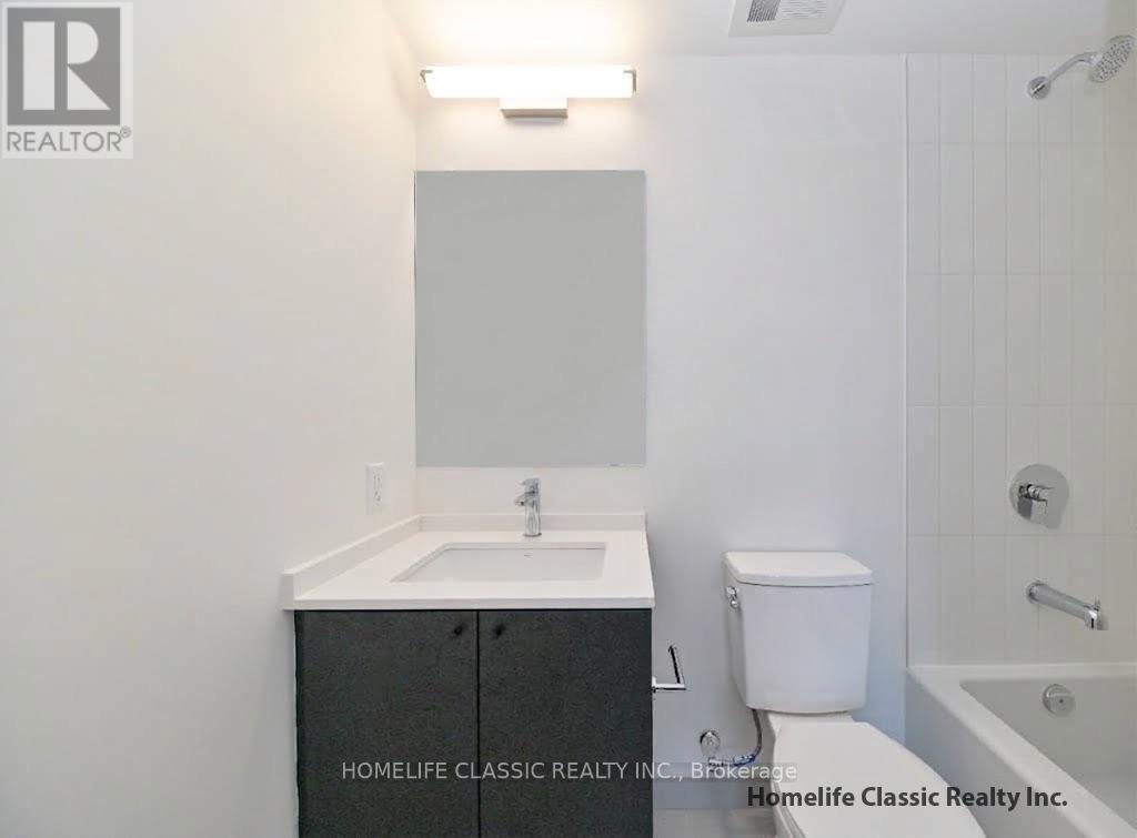 1 Vine Avenue, Toronto, Ontario  M6P 0C8 - Photo 9 - W13797576