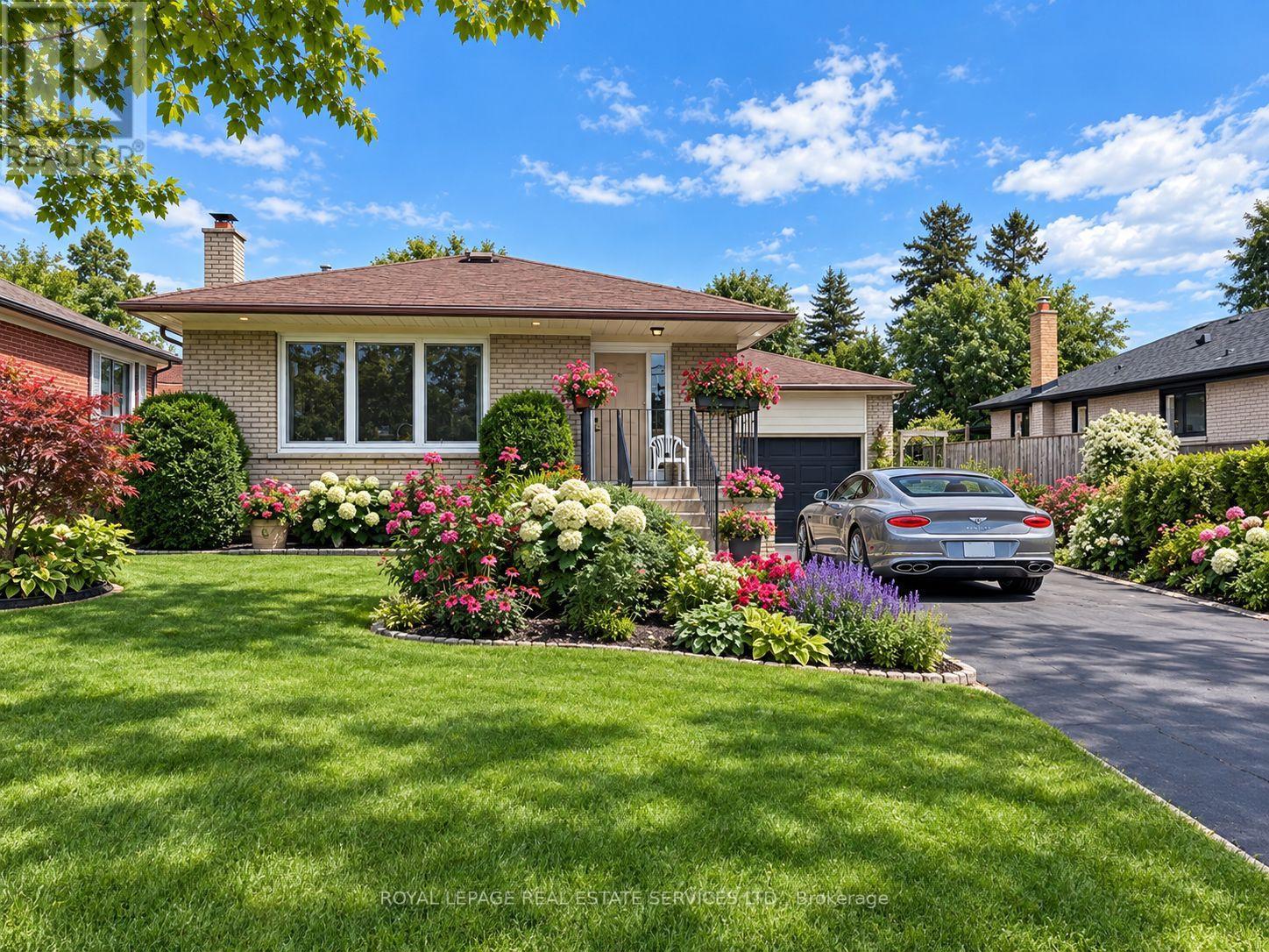 305 QUEEN MARY DRIVE, Oakville, Ontario