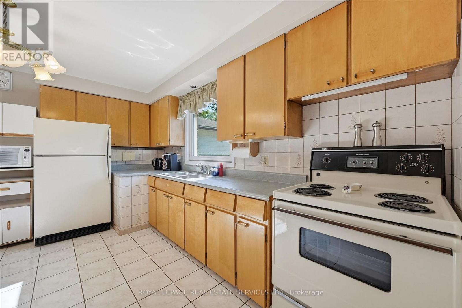 305 Queen Mary Drive, Oakville, Ontario  L6K 3L5 - Photo 14 - W13797664