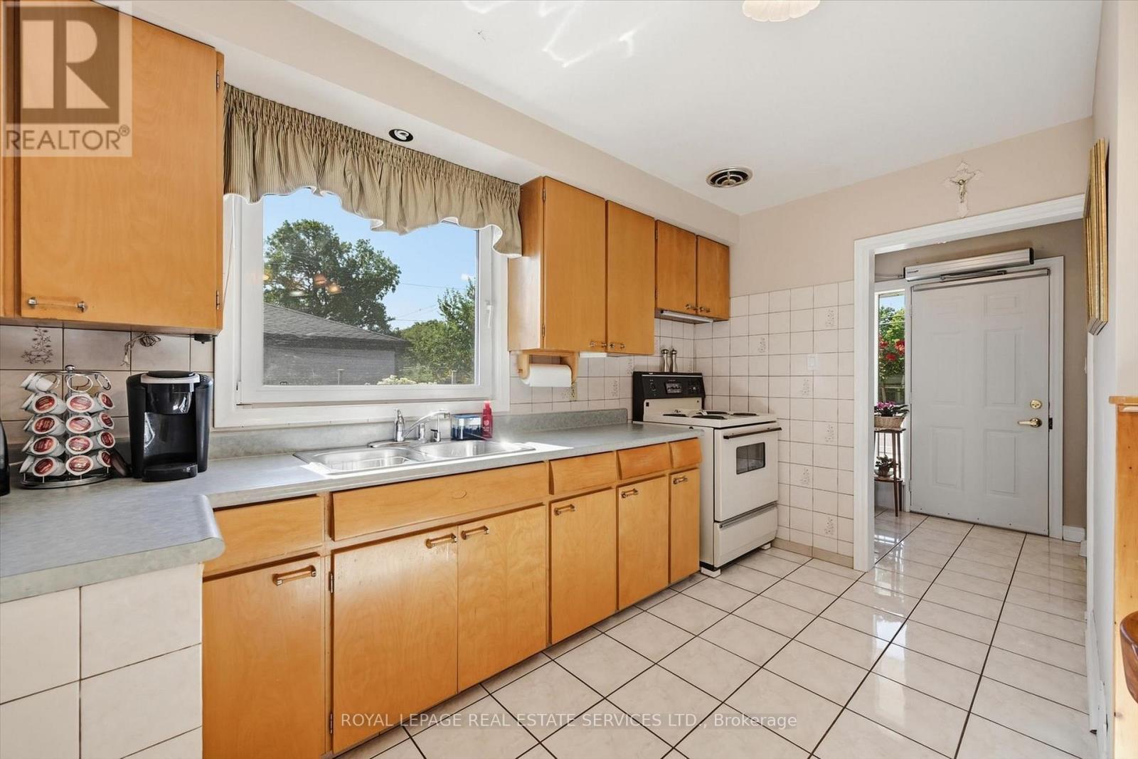 305 Queen Mary Drive, Oakville, Ontario  L6K 3L5 - Photo 15 - W13797664