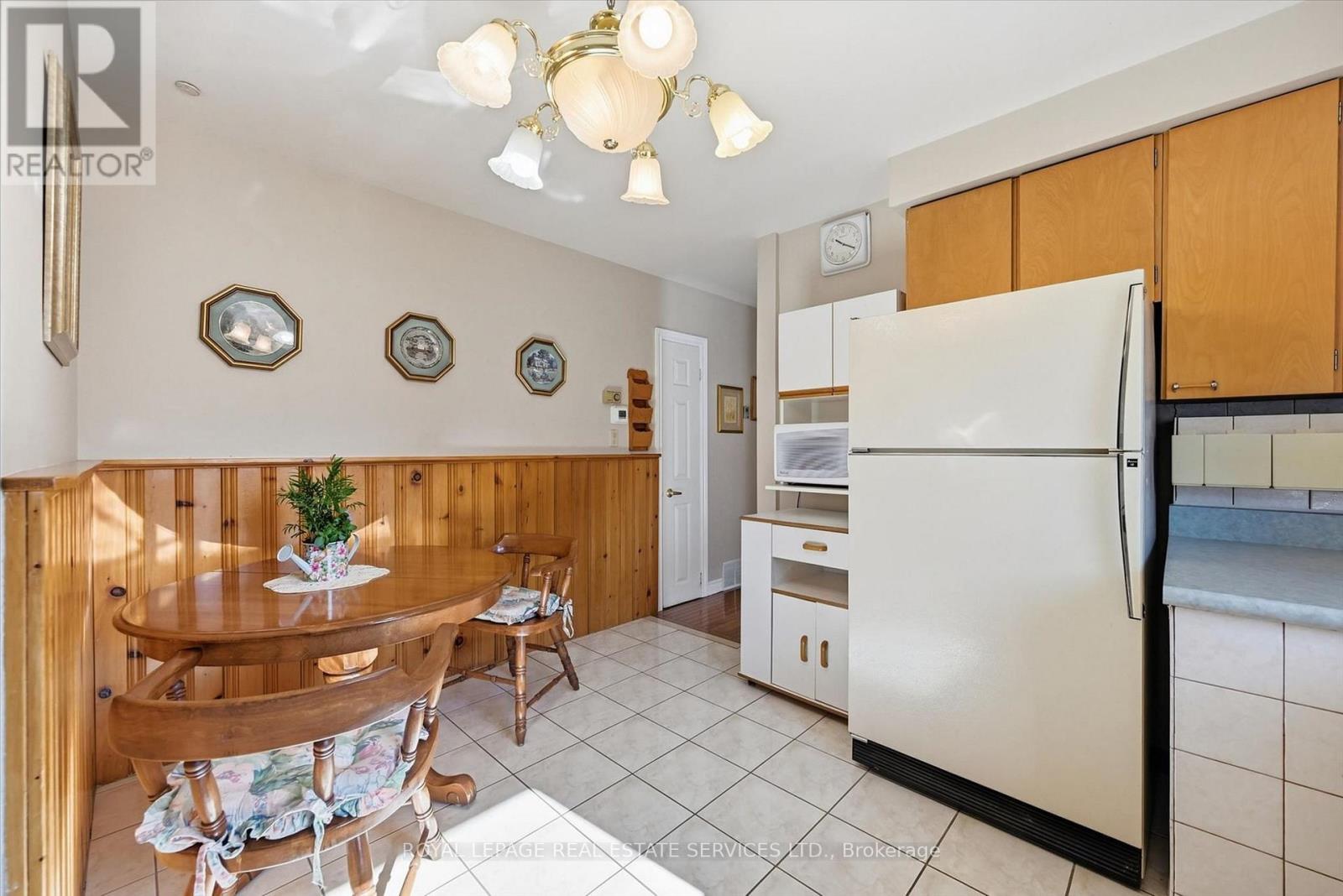 305 Queen Mary Drive, Oakville, Ontario  L6K 3L5 - Photo 16 - W13797664