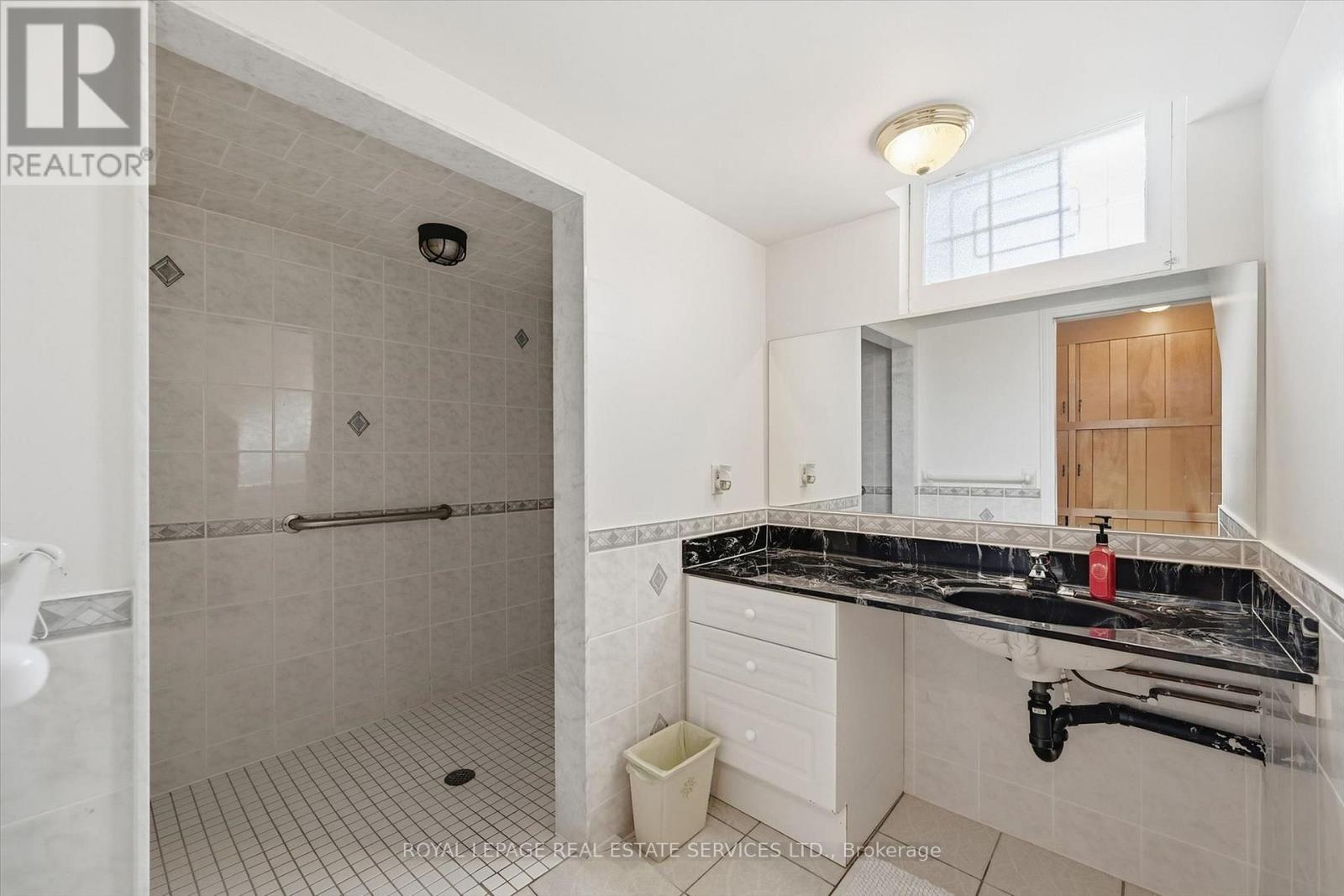 305 Queen Mary Drive, Oakville, Ontario  L6K 3L5 - Photo 36 - W13797664