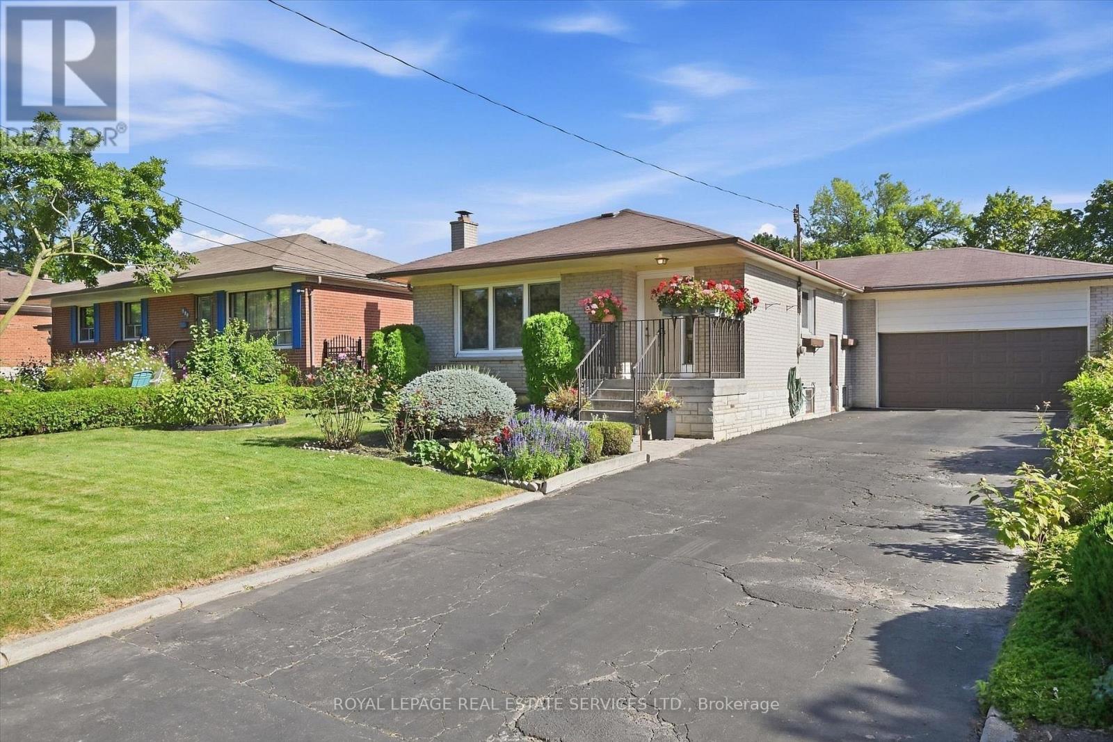 305 Queen Mary Drive, Oakville, Ontario  L6K 3L5 - Photo 5 - W13797664