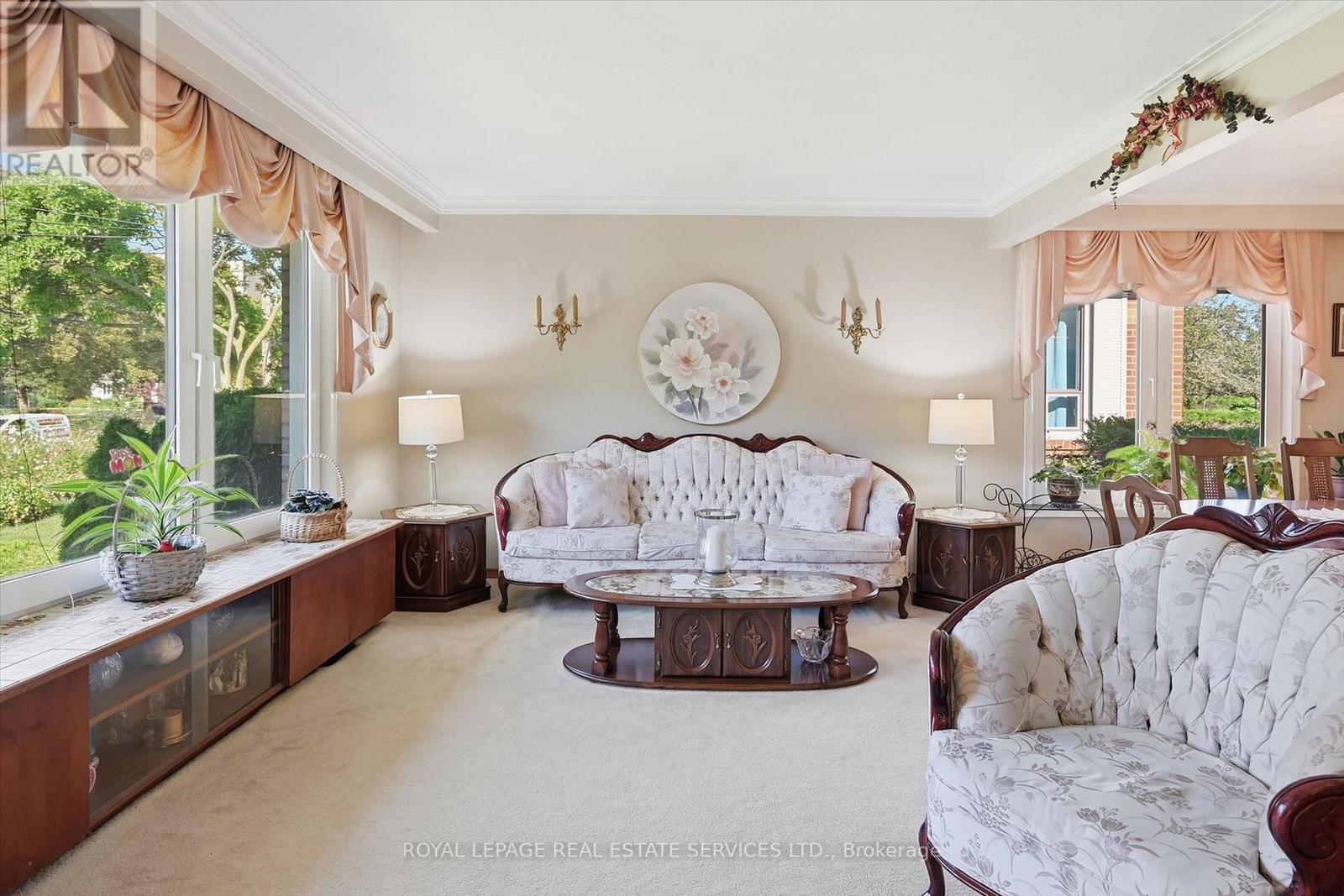 305 Queen Mary Drive, Oakville, Ontario  L6K 3L5 - Photo 8 - W13797664