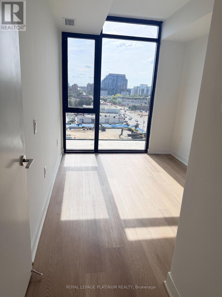 819 - 86 Dundas Street E, Mississauga, Ontario  L5A 1W4 - Photo 2 - W13797670