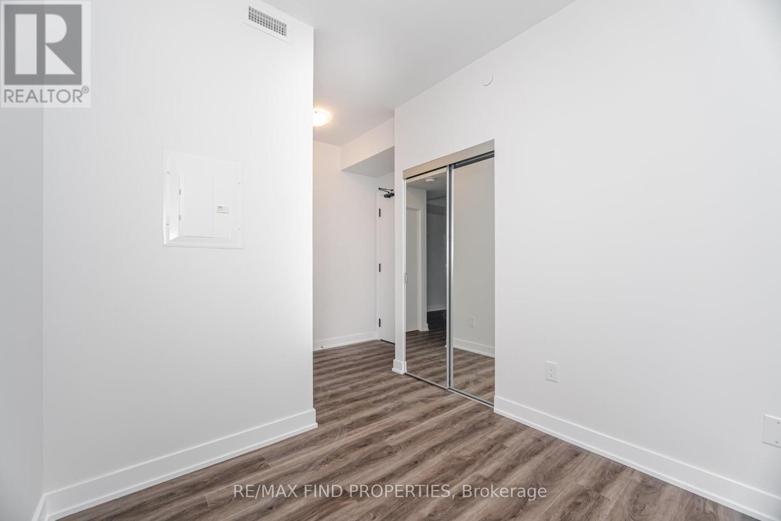 1405 - 430 Square One Drive, Mississauga, Ontario  L5B 0L6 - Photo 10 - W13797688
