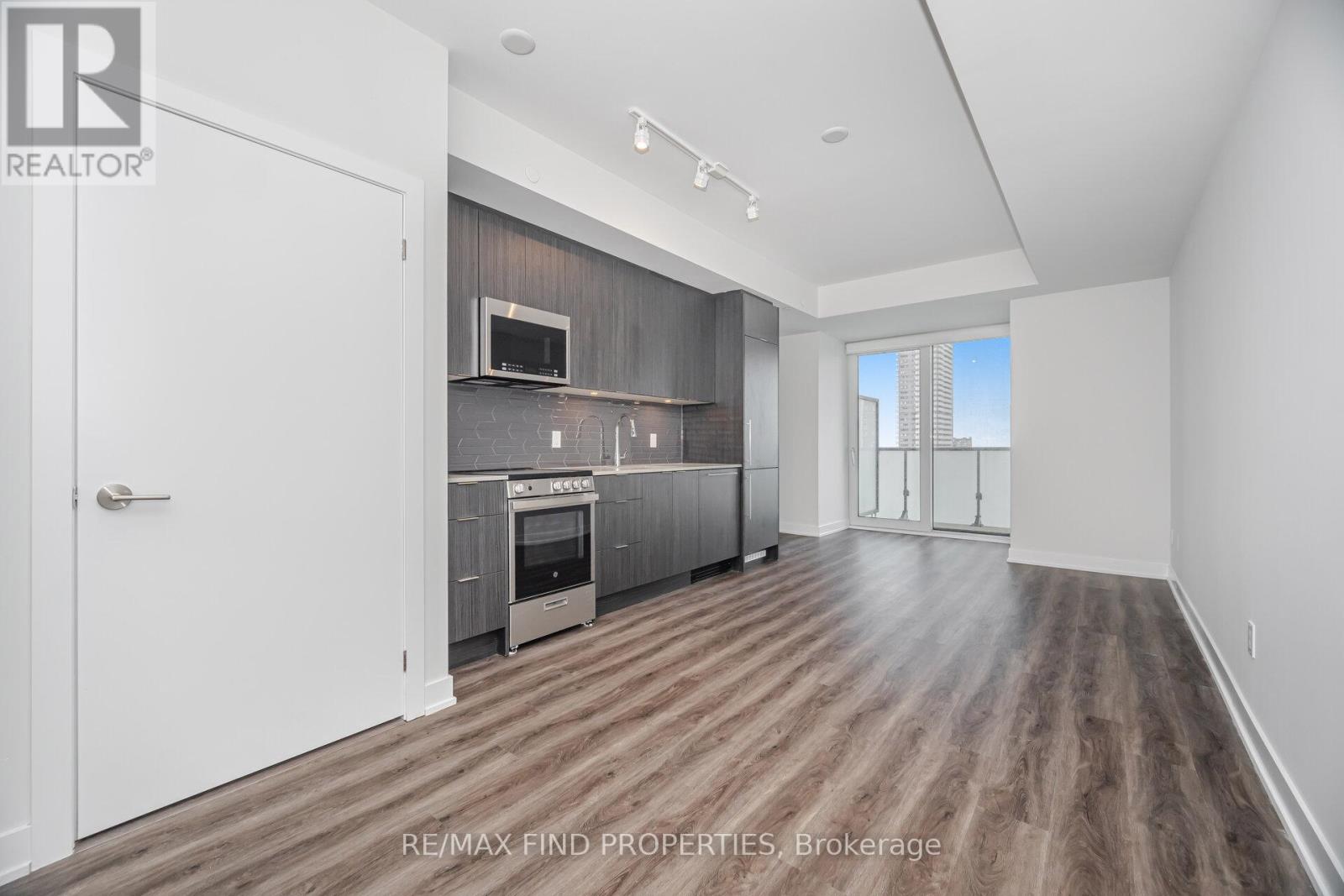 1405 - 430 Square One Drive, Mississauga, Ontario  L5B 0L6 - Photo 12 - W13797688