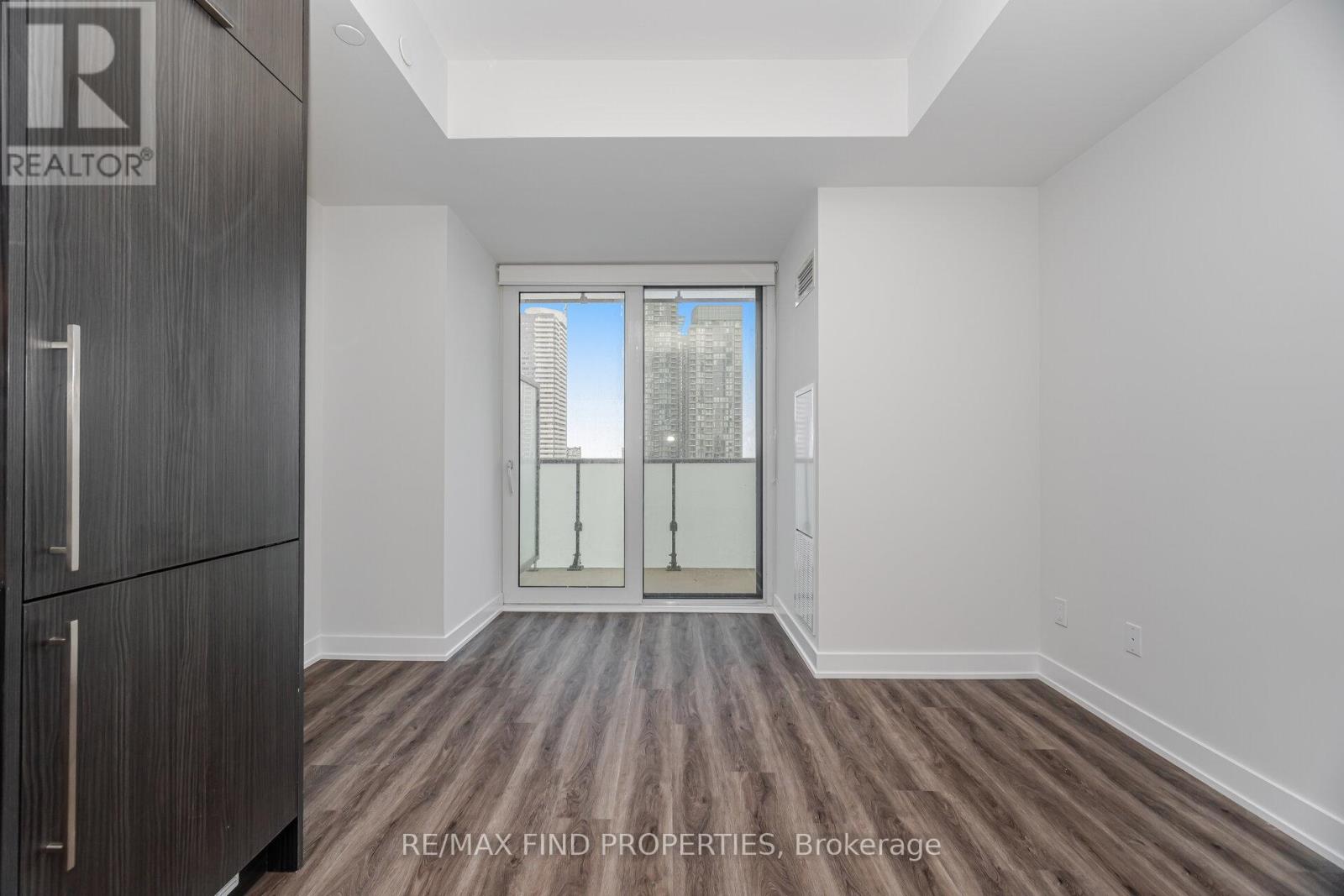 1405 - 430 Square One Drive, Mississauga, Ontario  L5B 0L6 - Photo 18 - W13797688