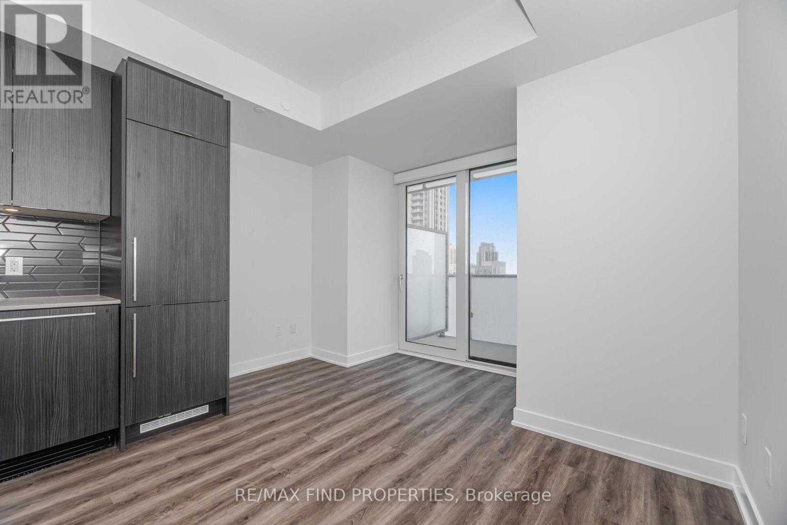 1405 - 430 Square One Drive, Mississauga, Ontario  L5B 0L6 - Photo 19 - W13797688
