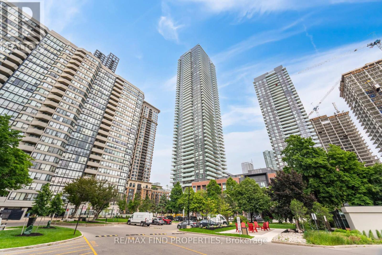 1405 - 430 Square One Drive, Mississauga, Ontario  L5B 0L6 - Photo 2 - W13797688