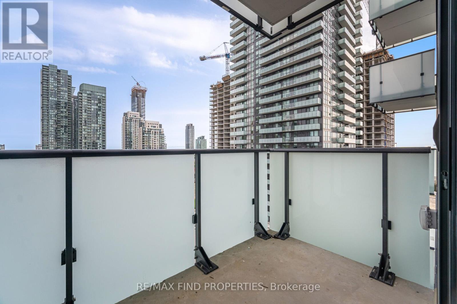 1405 - 430 Square One Drive, Mississauga, Ontario  L5B 0L6 - Photo 24 - W13797688