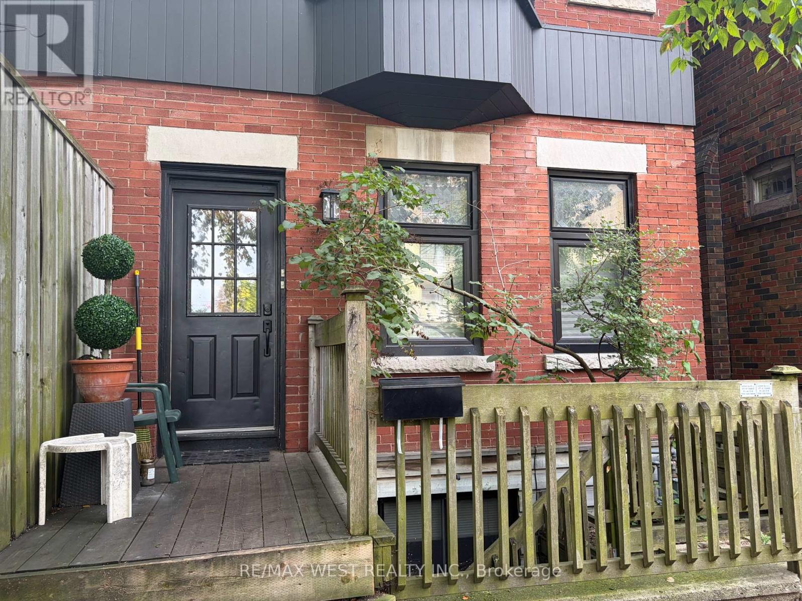 UPPER - 28 SPENCER AVENUE, Toronto, Ontario
