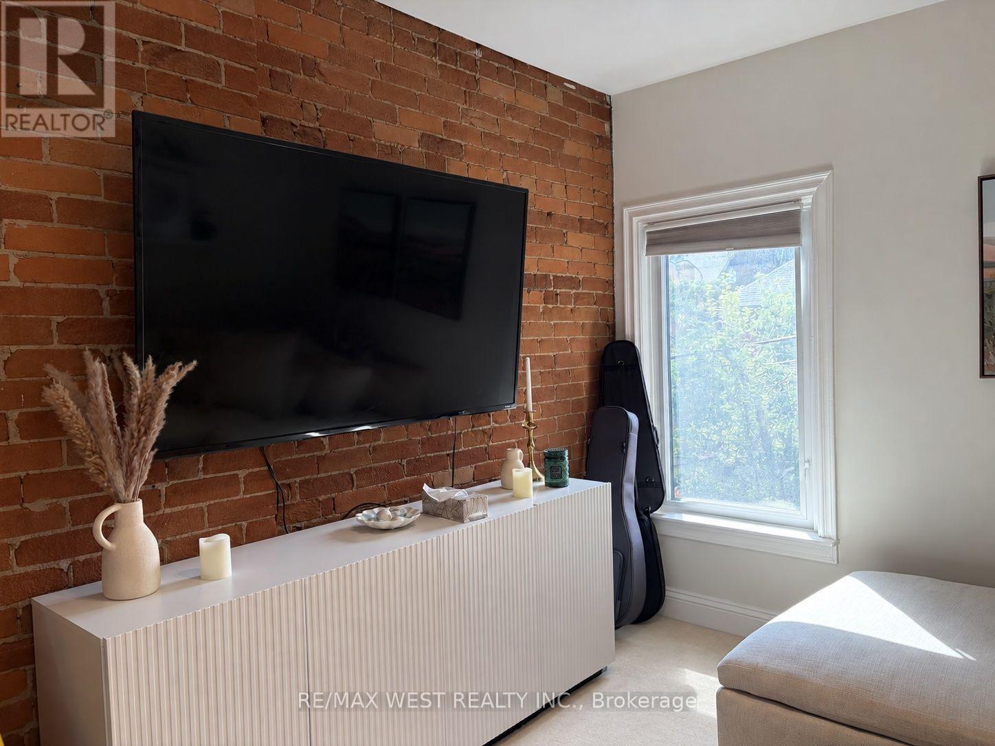 Upper - 28 Spencer Avenue, Toronto, Ontario  M6K 2J6 - Photo 12 - W13797788
