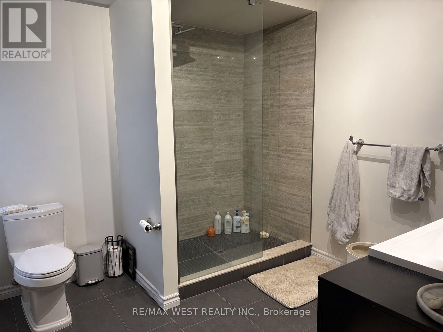 Upper - 28 Spencer Avenue, Toronto, Ontario  M6K 2J6 - Photo 13 - W13797788