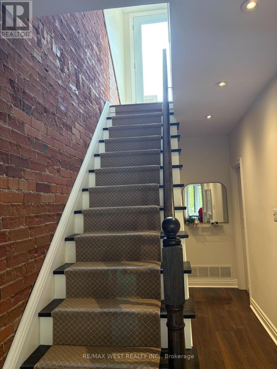 Upper - 28 Spencer Avenue, Toronto, Ontario  M6K 2J6 - Photo 16 - W13797788
