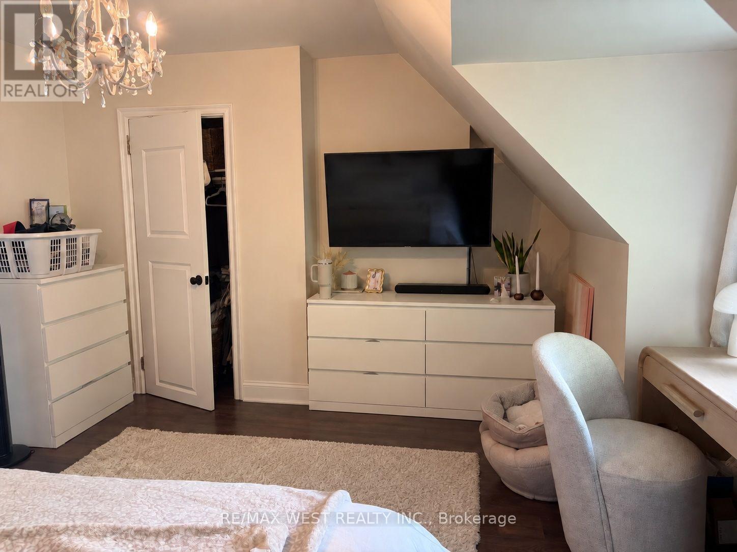 Upper - 28 Spencer Avenue, Toronto, Ontario  M6K 2J6 - Photo 19 - W13797788