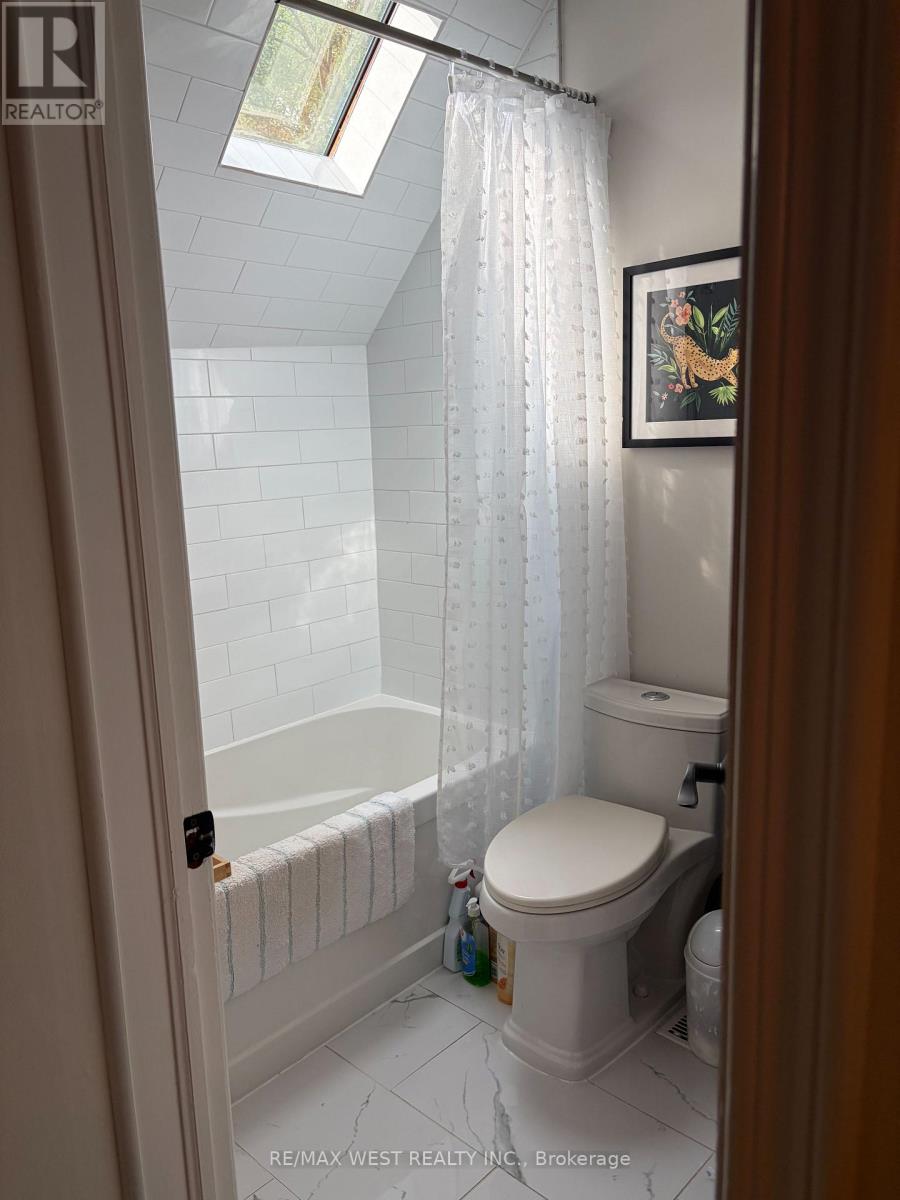 Upper - 28 Spencer Avenue, Toronto, Ontario  M6K 2J6 - Photo 22 - W13797788