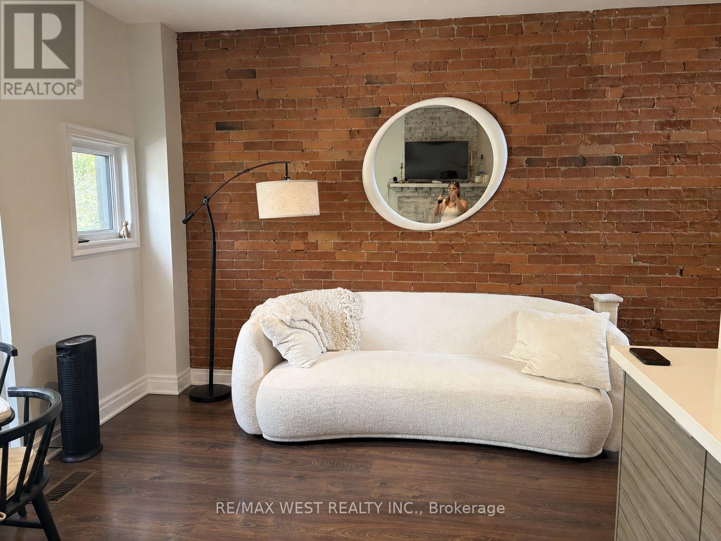 Upper - 28 Spencer Avenue, Toronto, Ontario  M6K 2J6 - Photo 4 - W13797788