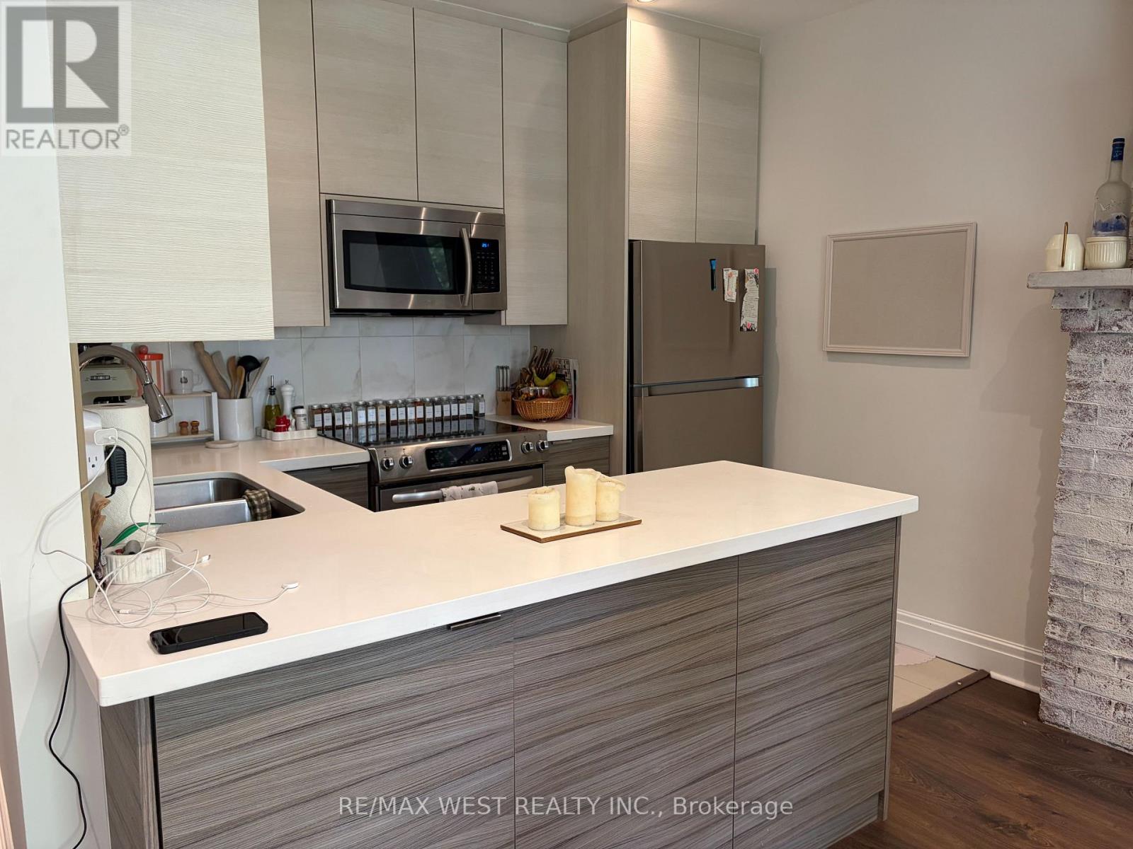 Upper - 28 Spencer Avenue, Toronto, Ontario  M6K 2J6 - Photo 8 - W13797788