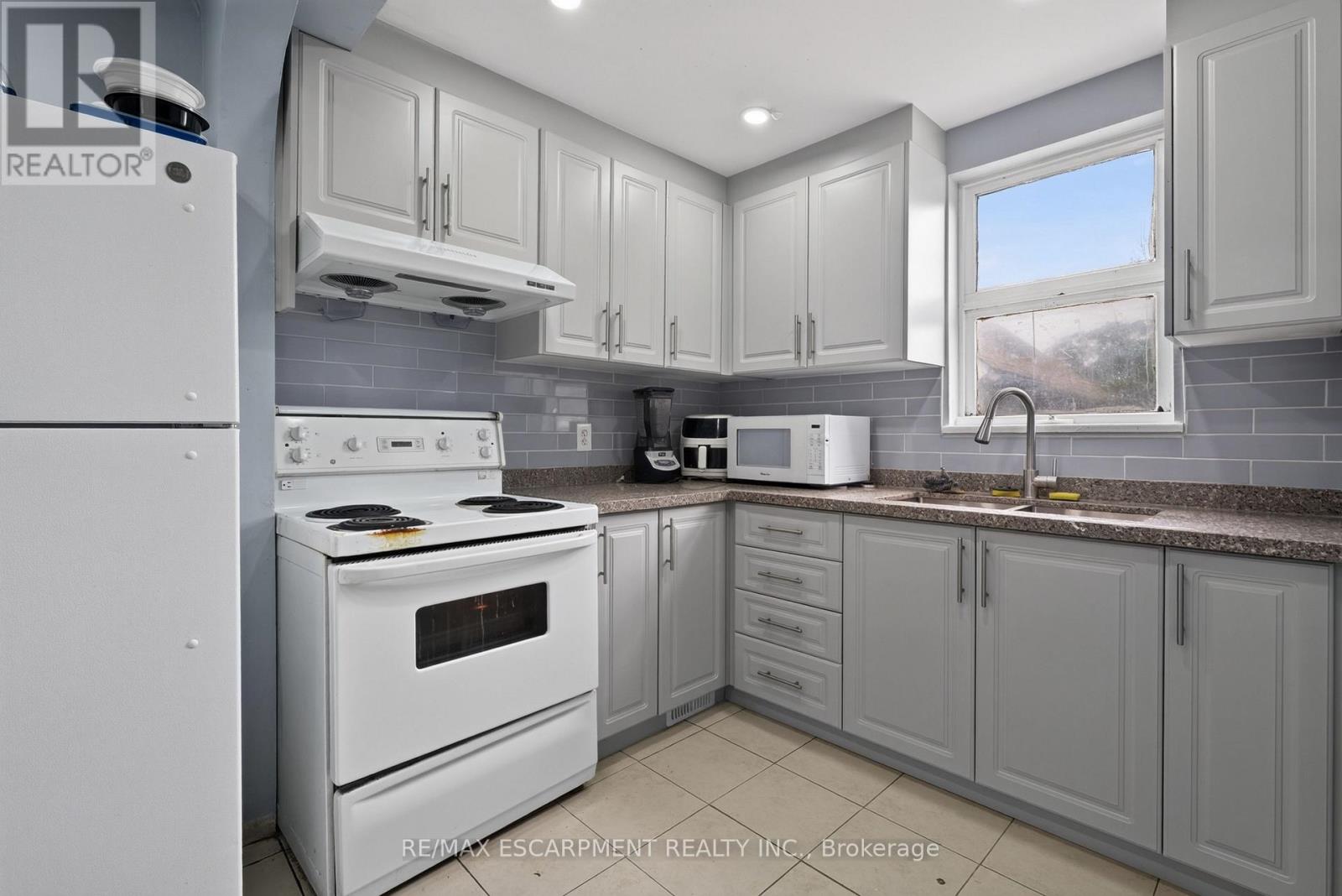 241 West 5th Street W, Hamilton, Ontario  L9C 3N8 - Photo 9 - X13797634