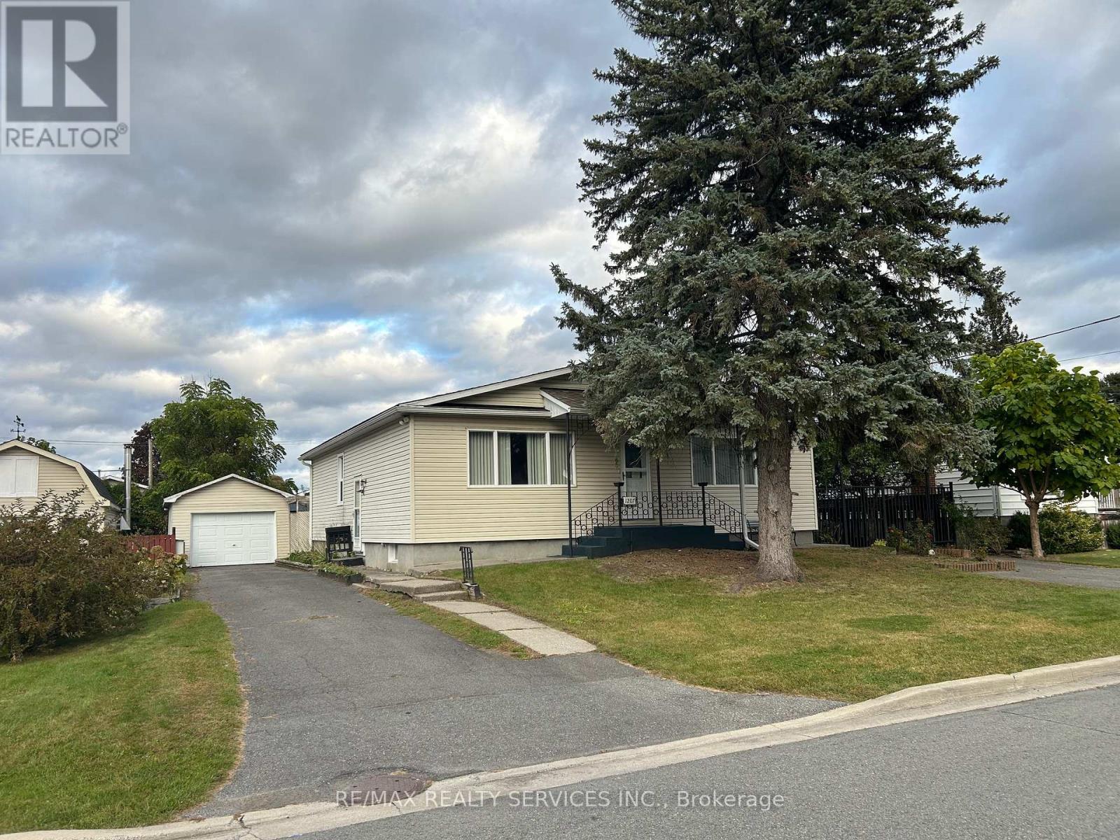1207 Henry Street, Cornwall, Ontario  K6J 5A5 - Photo 3 - X13797658
