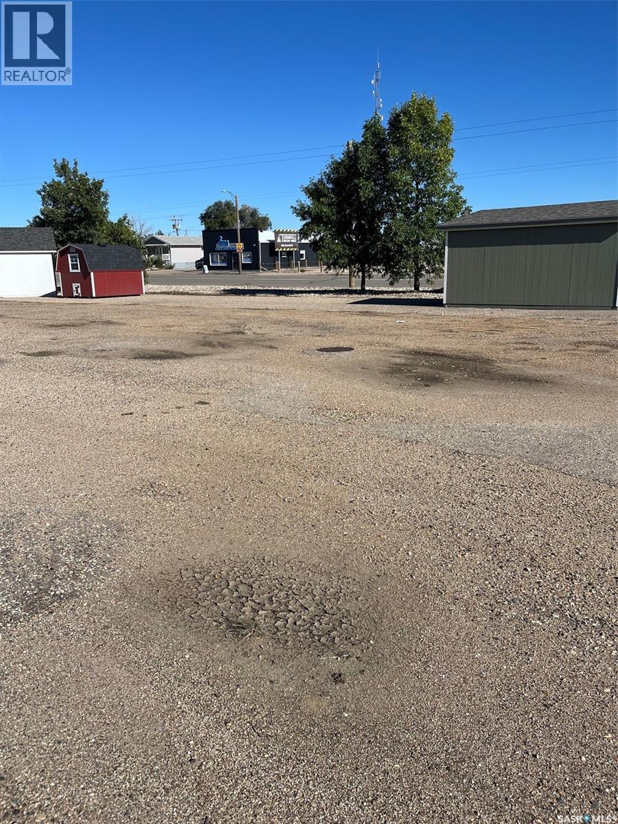 206 4th Street, Estevan, Saskatchewan  S4A 2T6 - Photo 4 - SK043105