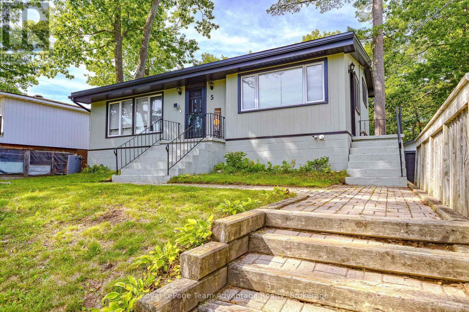 5 BURRITT STREET, Parry Sound, Ontario