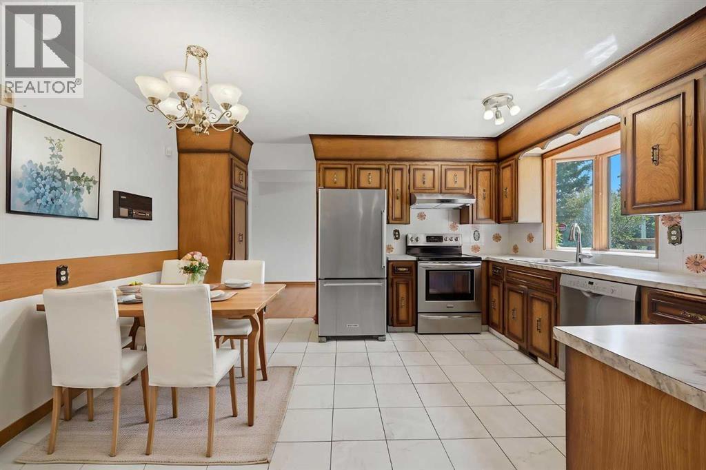 480 Berkley Crescent NW, Calgary, Alberta  T3K 1A8 - Photo 9 - A2343457