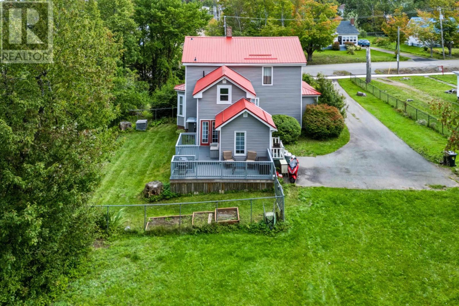 13 Mcdougall Street, Springhill, Nova Scotia  B0M 1X0 - Photo 44 - 202623647
