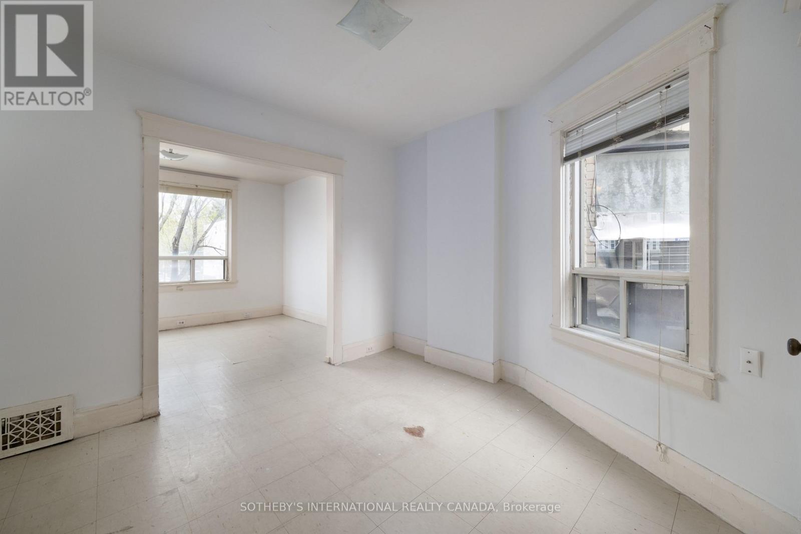 641 St Clair Avenue W, Toronto, Ontario M6C 1A7 - Photo 16 - C13797960