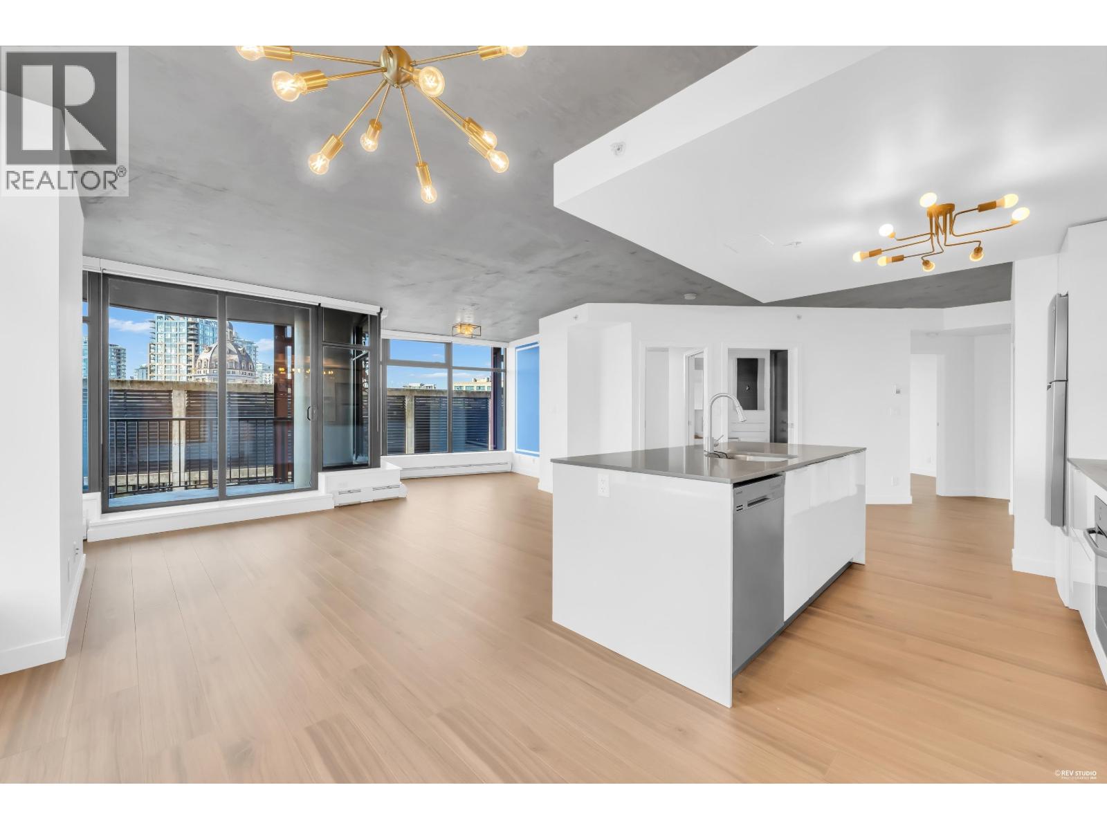 1806 128 W CORDOVA STREET