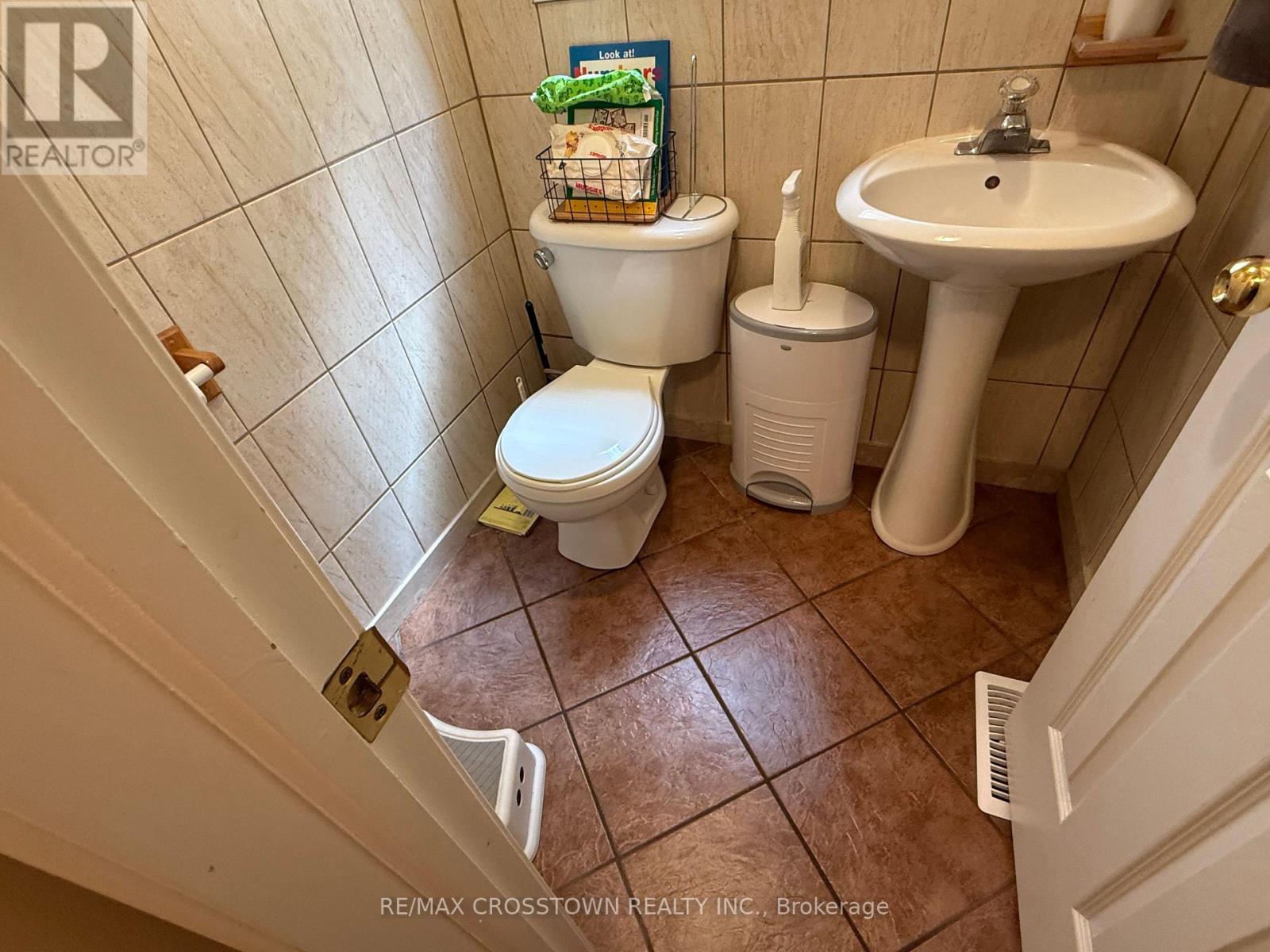 Upper - 22 Eaglestone Lane, Barrie, Ontario  L4N 0H8 - Photo 6 - S13797910