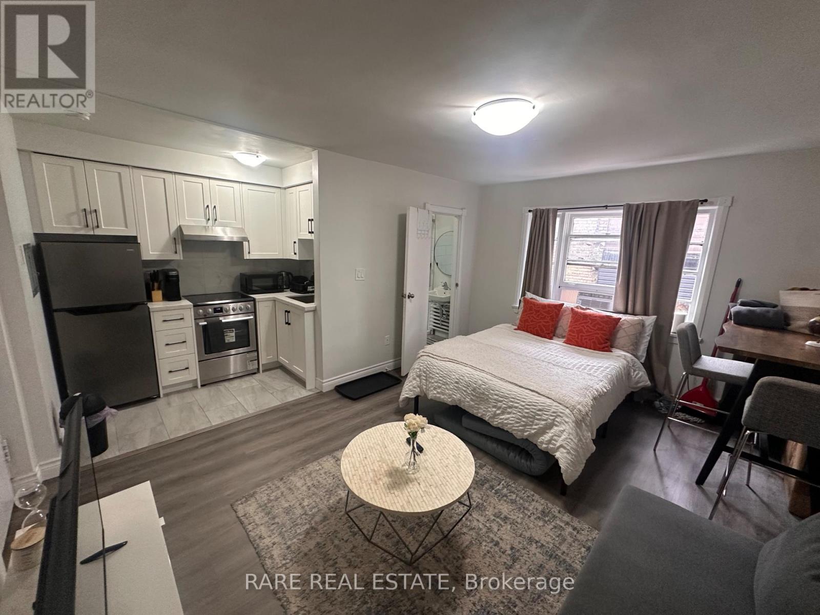 14 - 130 MACPHERSON AVENUE, Toronto, Ontario